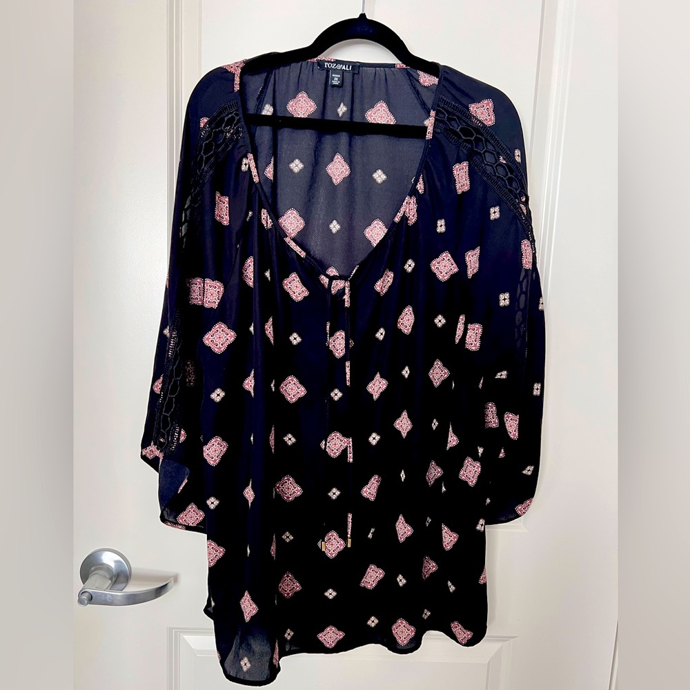 Roz & Ali Black Paisley Top 3X